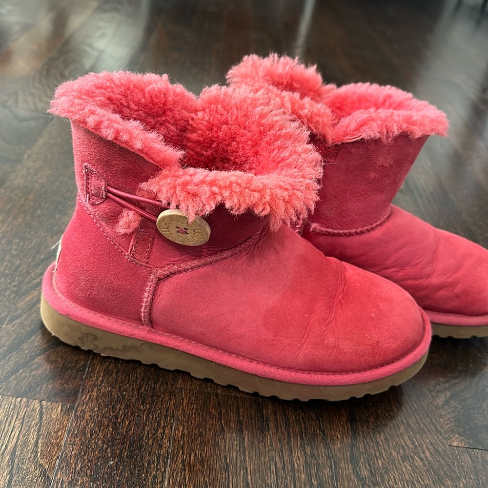 Pink UGG Australia Mini Bailey Button 2 low boots